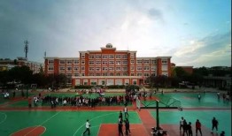 梧州学院吃瓜操场,校园生活新风尚