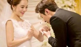 结婚情侣博主吃瓜,揭秘结婚情侣博主甜蜜背后的那些事